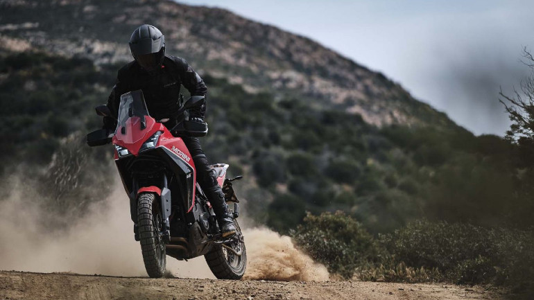 Το υψηλού επιπέδου πακέτο αναρτήσεων προδιαθέτει για κίνηση στο χώμα.