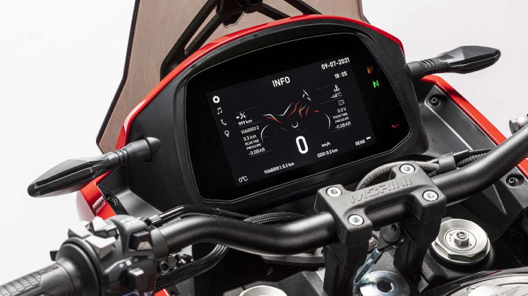 Η TFT οθόνη 7 ιντσών είναι από τις μεγαλύτερες στην κατηγορία.