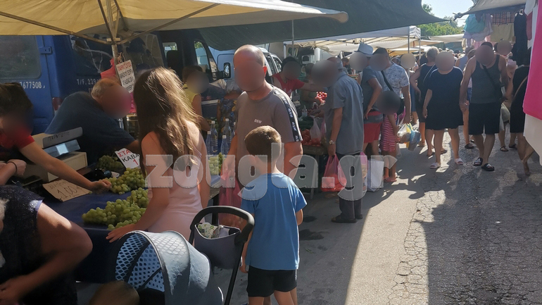 Η απόλυτη αδιαφορία: Λαϊκή στη Θεσσαλονίκη δίχως κανένα μέτρο προστασίας κατά της Covid-19