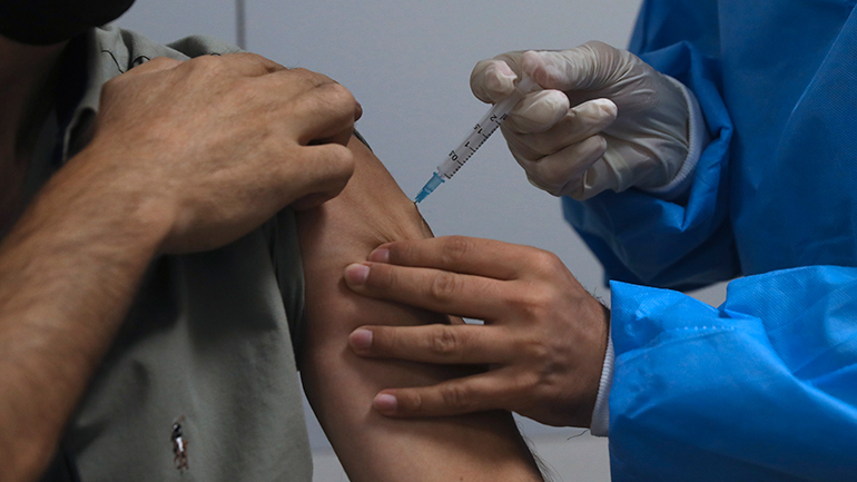 ΗΠΑ: Η Καλιφόρνια έγινε η πρώτη πολιτεία που απαιτεί από τους εκπαιδευτικούς να εμβολιαστούν κατά της Covid-19