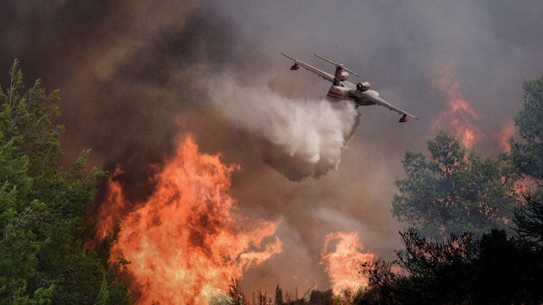 Περικυκλωμένο από τις φλόγες το Nεοχώρι Γορτυνίας