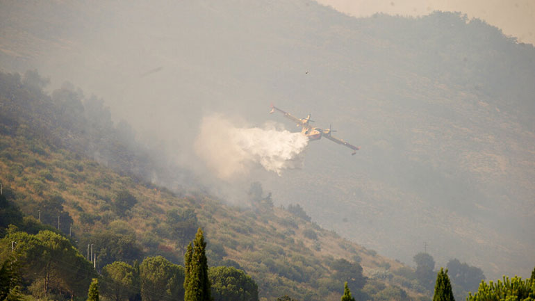 Ιταλία: Πυρκαγιά σε δασώδη περιοχή κοντά στην κωμόπολη Τίβολι