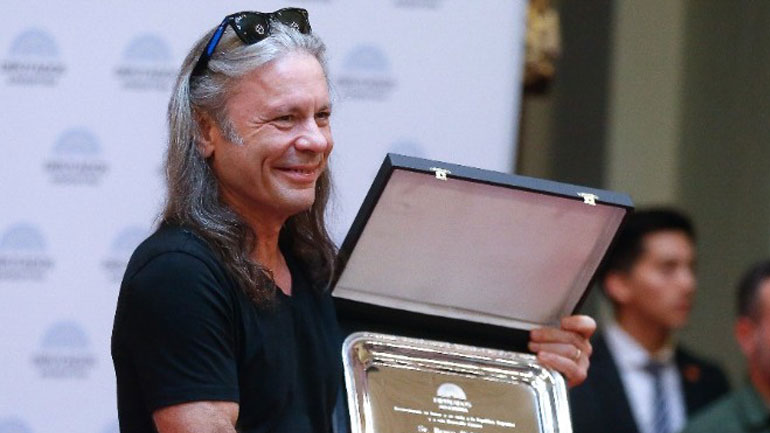 Ο Μπρους Ντίκινσον των Iron Maiden βρέθηκε θετικός στον Covid-19