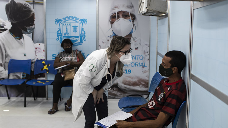 Covid-19: 966 θάνατοι το τελευταίο 24ωρο στη Βραζιλία