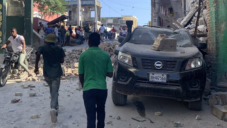 Η Ουάσινγκτον προσφέρει βοήθεια μετά τον φονικό σεισμό στην Αϊτή Η Ουάσινγκτον προσφέρει βοήθεια μετά τον φονικό σεισμό στην Αϊτή