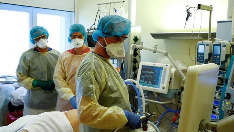 Κορωνοϊός: Πρώτος θάνατος πλήρως εμβολιασμένου και χωρίς υποκείμενα νοσήματα στη Θεσσαλονίκη