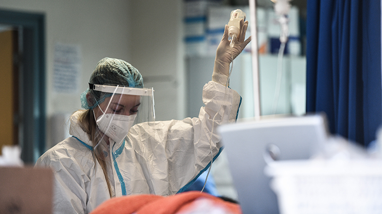 Λήγει η προθεσμία για τον υποχρεωτικό εμβολιασμό εργαζομένων σε δομές υγείας