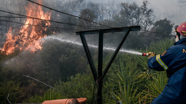 «Υπάρχουν ενδείξεις εμπρησμού» στη φωτιά στα Βίλια