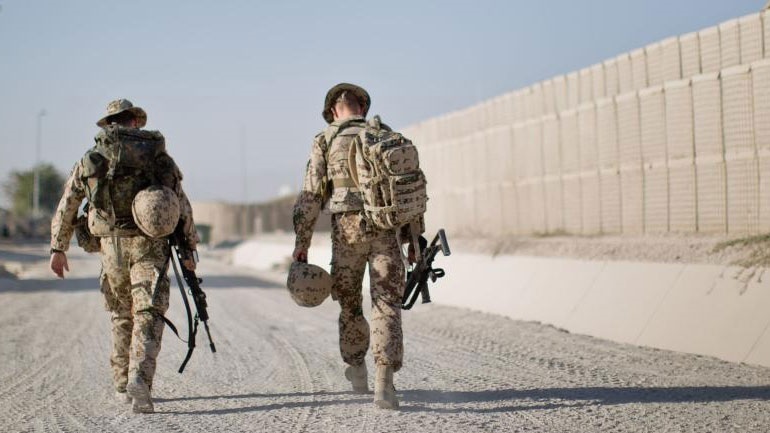 Το Βερολίνο αρχίζει την απομάκρυνση του προσωπικού της πρεσβείας του στην Καμπούλ