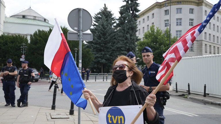 Πολωνία: Το ειδησεογραφικό δίκτυο TVN24 εξασφάλισε ολλανδική άδεια