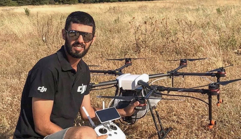 Προσφορά στο Πυροσβεστικό Σώμα στη μνήμη του ήρωα εθελοντή πυροσβέστη Βασίλη Φιλώρα Προσφορά στο Πυροσβεστικό Σώμα στη μνήμη του ήρωα εθελοντή πυροσβέστη Βασίλη Φιλώρα