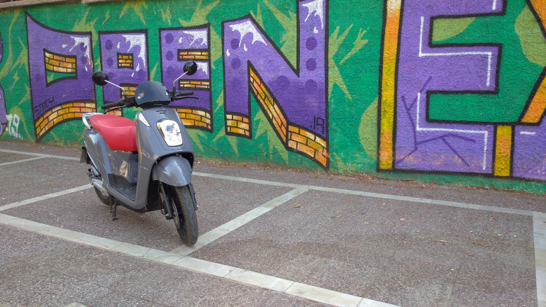 Ιδανικό scooter για την πόλη σε βάζει για τα καλά στη νέα τάξη πραγμάτων της ηλεκτροκίνησης.