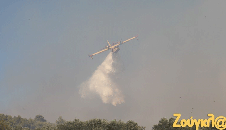 Με τη συνδρομή της Περιφέρειας Αττικής η μάχη με τις φλόγες σε Κερατέα και Βίλια