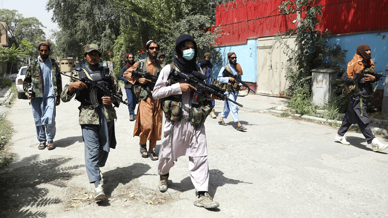 Ξένες δυνάμεις απομακρύνουν πολίτες και Αφγανούς από την Καμπούλ