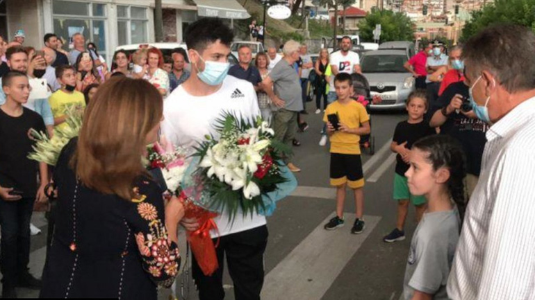 Θερμή υποδοχή στα Γρεβενά για τον «χρυσό» Ολυμπιονίκη Μίλτο Τεντόγλου: Το στάδιο της πόλης πήρε το όνομά του!