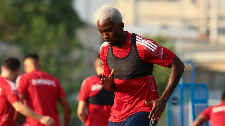 Ολυμπιακός: Ο Ονιεκούρου έβαψε και πάλι ξανθό το μαλλί του