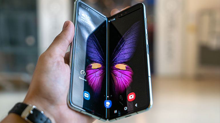 Η Samsung αφαιρεί τις διαφημίσεις από τις εφαρμογές των κινητών της