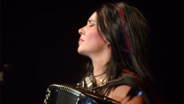 Ζωή Τηγανούρια: Εντυπωσιακός ο απόηχος των καλοκαιρινών συναυλιών της που συνεχίζονται!