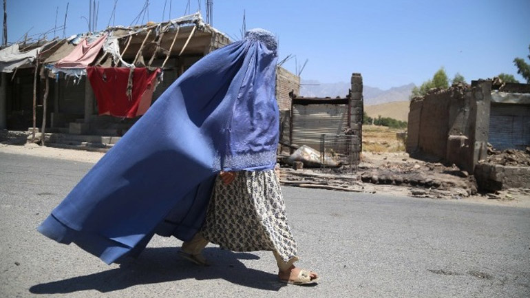 Ε.Ε: Όσοι έχουν θέσεις εξουσίας στο Αφγανιστάν να εγγυηθούν για την προστασία των γυναικών