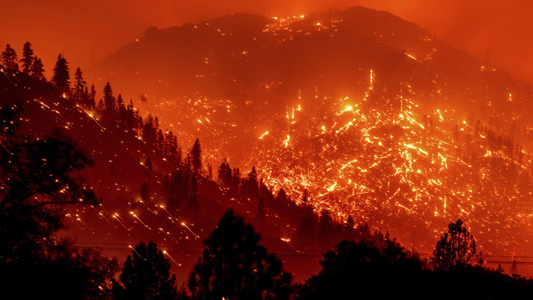 Στο έλεος καταστροφικών πυρκαγιών η Καλιφόρνια