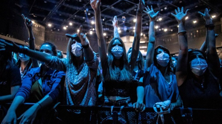 Απαραίτητη η μάσκα σε υπαίθρια φεστιβάλ και συναυλίες στο Λος Άντζελες