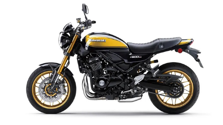 Οι ζάντες είναι βαμμένες χρυσές, ενώ τα καπάκια της εισαγωγής είναι βαμμένα μαύρα.