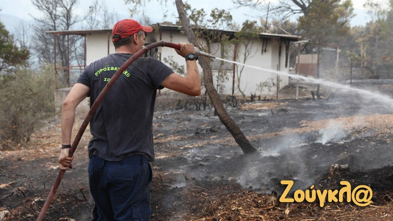 «Καλύτερη» η εικόνα της πυρκαγιάς στα Βίλια – Μαίνεται το μέτωπο προς το Καντήλι Μεγάρων