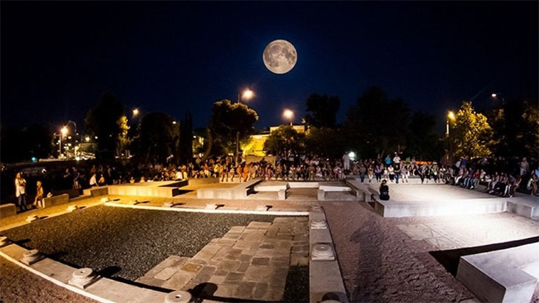 Από το Διδυμότειχο μέχρι την Καστοριά γιορτάζεται η αυγουστιάτικη πανσέληνος