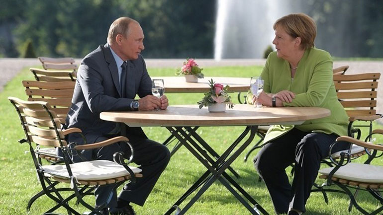 Ξεκίνησαν οι συνομιλίες Μέρκελ-Πούτιν στη Μόσχα Ξεκίνησαν οι συνομιλίες Μέρκελ-Πούτιν στη Μόσχα