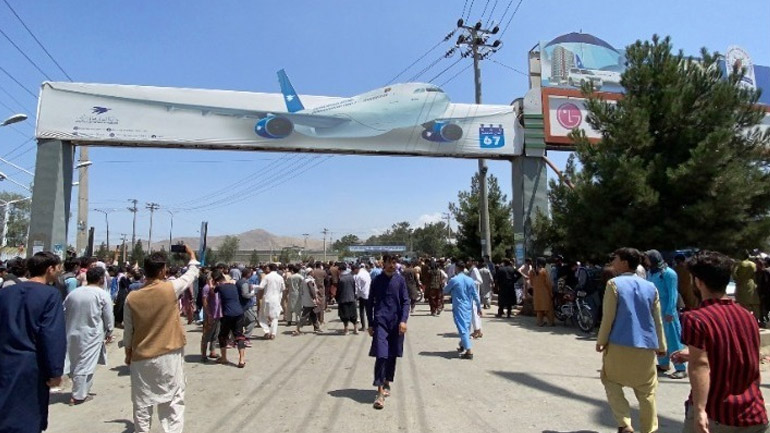 Περισσότεροι από 18.000 άνθρωποι έχουν εγκαταλείψει το Αφγανιστάν από την Κυριακή