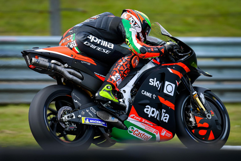 Δε θα μας κάνει εντύπωση αν δούμε ακόμα και φέτος σε κάποιους αγώνες τον Vinales να οδηγεί τη RS-GP της Aprilia.