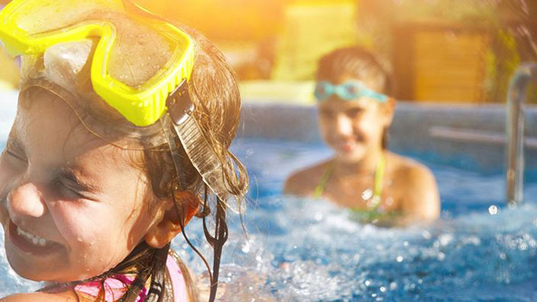 Πώς να αντιμετωπίσετε τον φόβο του παιδιού για τη θάλασσα