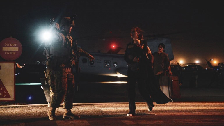 Συνεχίζονται οι αμερικανικές επιχειρήσεις απομάκρυνσης από την Καμπούλ