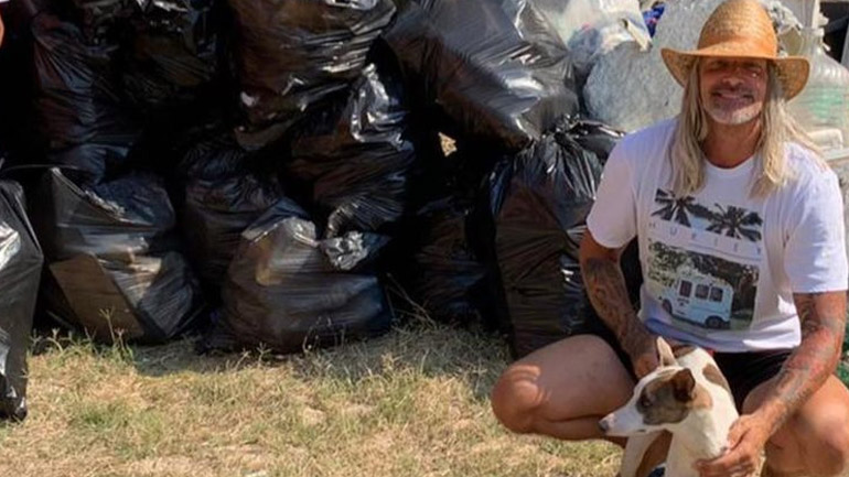 Χαλκιδική: Ήρθε για διακοπές στην Ελλάδα και μάζεψε ένα φορτηγό σκουπίδια