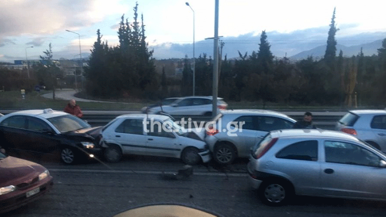 Καραμπόλα στον Περιφερειακό της Θεσσσαλονίκης με 11 οχήματα