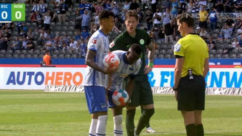 Χέρτα: Κοκορομαχία Σέλκε-Λουκεμπάκιο για… το ποιος θα χτυπήσει το πέναλτι!