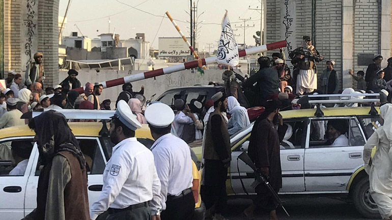 Πέρα από την Καμπούλ, οι Αφγανοί ανάμεσα στην ανακούφιση και την ανησυχία