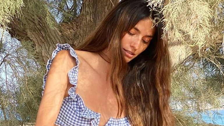 Gingham print: Η Ηλιάνα Παπαγεωργίου αποθεώνει την κυρίαρχη τάση του καλοκαιριού