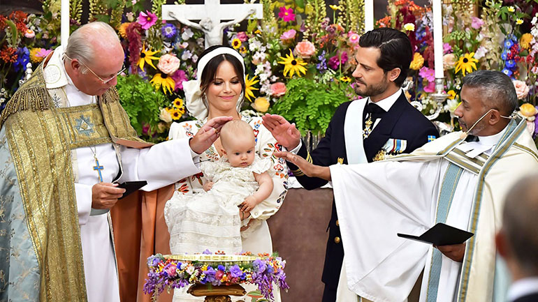 Το πορτρέτο από τη βάφτιση του τρίτου παιδιού της πριγκίπισσας Σοφίας της Σουηδίας κάτι μας θύμισε