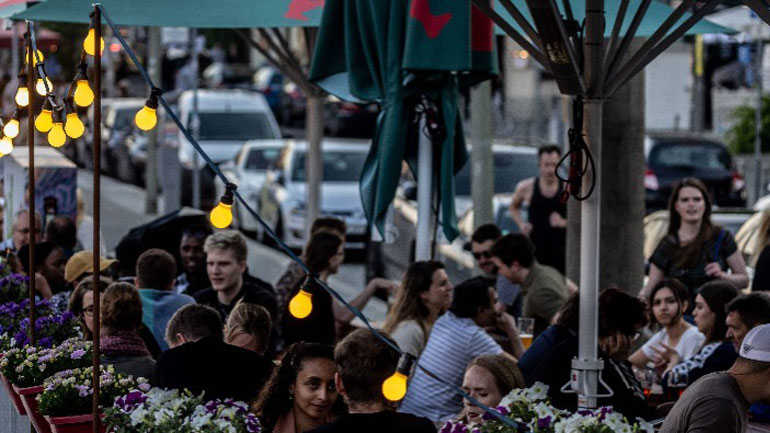 Γερμανία-υπ. Υγείας: Περιορισμοί για εμβολιασμένους τέλος Γερμανία-υπ. Υγείας: Περιορισμοί για εμβολιασμένους τέλος