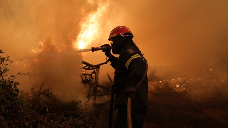 Εύβοια: Σε εξέλιξη πυρκαγιά στον Φηγιά Καρύστου – Εκκενώθηκαν δύο οικισμοί