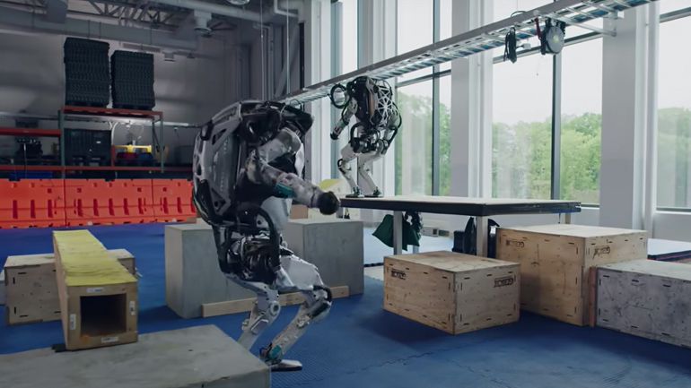 Τα ρομπότ Atlas κάνουν παρκούρ Τα ρομπότ Atlas κάνουν παρκούρ