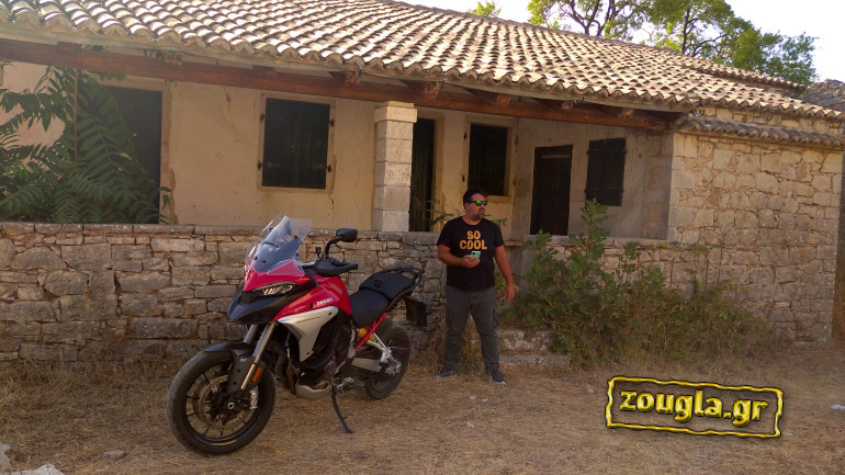 Η Ducati γράφει μοτοσικλετιστική ιστορία με το νέο Multistrada V4 S