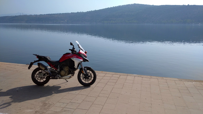 Η δομή του δεν αλλάζει πολύ από το δικύλινδρο Multistrada, ωστόσο είναι η μέρα με τη νύχτα σε σχέση με το 1260!