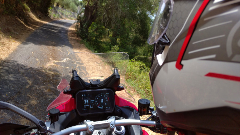 Η TFT οθόνη σού δίνει έναν σκασμό πληροφορίες εύκολα και φιλικά!