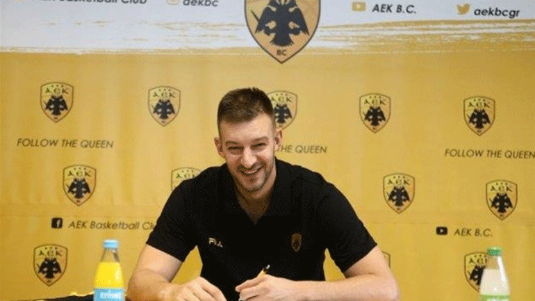 Μπάσκετ: Στην ΑΕΚ ο Γέλοβατς