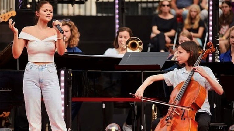 Stefania: Παρουσιάστρια μουσικής εκπομπής στο κρατικό κανάλι της Ολλανδίας!