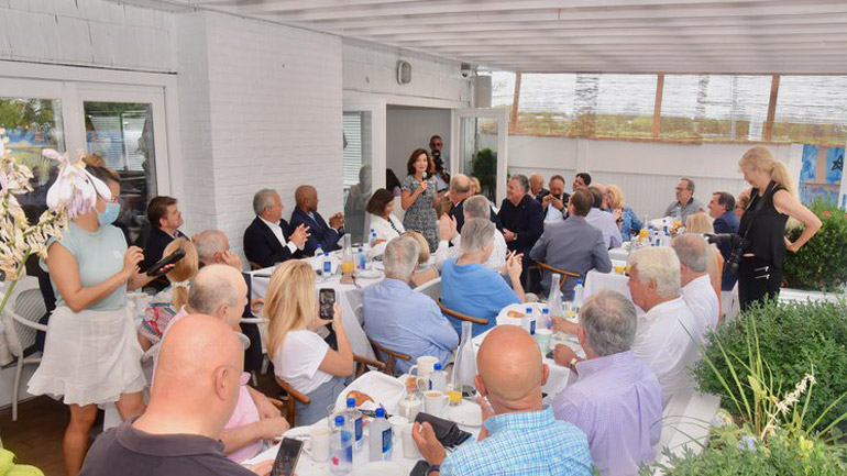 Η νέα κυβερνήτης της Νέας Υόρκης Kathy Hochul συναντά την Ομογένεια