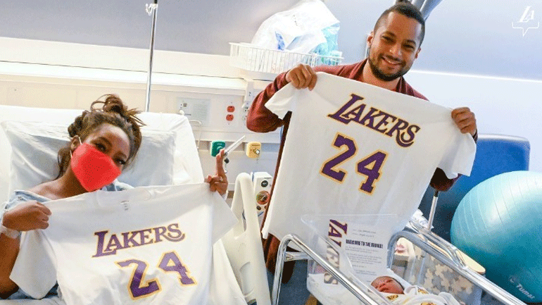 Οι Λέικερς τίμησαν τα μωρά που γεννήθηκαν την ίδια μέρα με τον Κόμπι Μπράιαντ