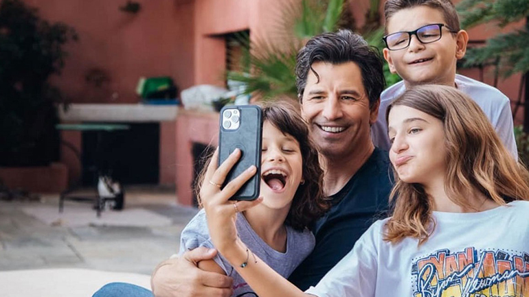 To απολαυστικό βίντεο του Σάκη Ρουβά με τα παιδιά του στο Instagram